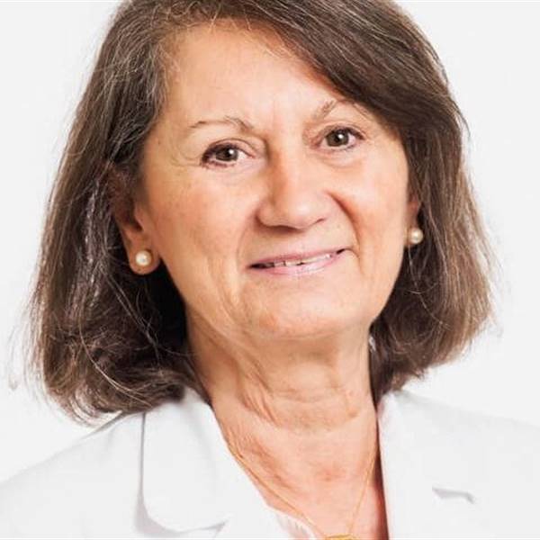 Dra. Montserrat Manubens