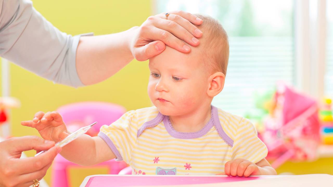 Gimnasta templar Retirarse Cómo tratar bien la fiebre en bebés y niños pequeños