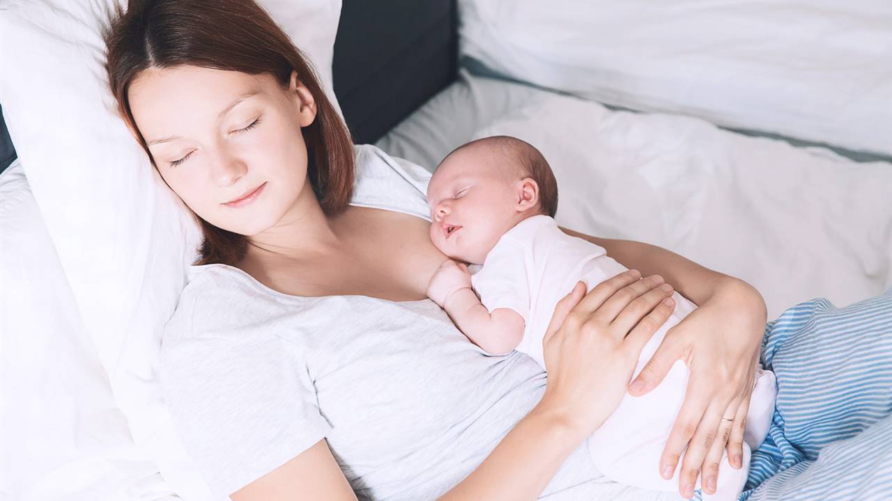 Colecho: 9 beneficios de dormir junto a tu bebé