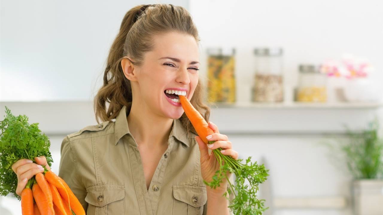 ¿Qué pasa cuando comes zanahoria cruda?