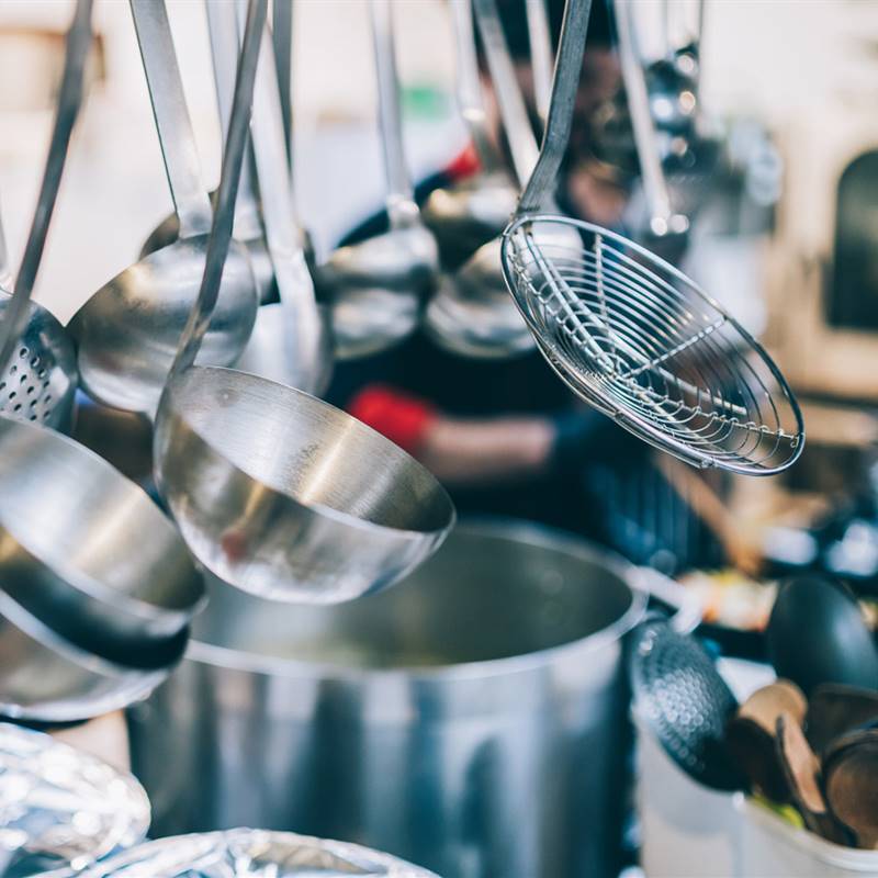Surtido Platillo difícil de complacer Sartenes, cucharones, ollas... elige los utensilios de cocina más saludables Surtido Platillo difícil de complacer Sartenes, cucharones, ollas... elige los utensilios de cocina más saludables