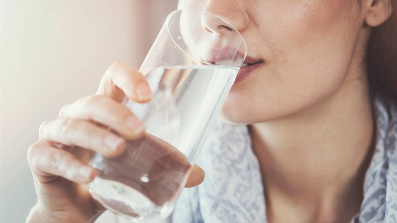 Por qué los vasos de vidrio para beber agua son más saludables en nuestra  vida diaria